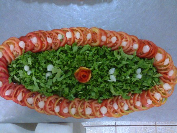 salada simples com decoracao